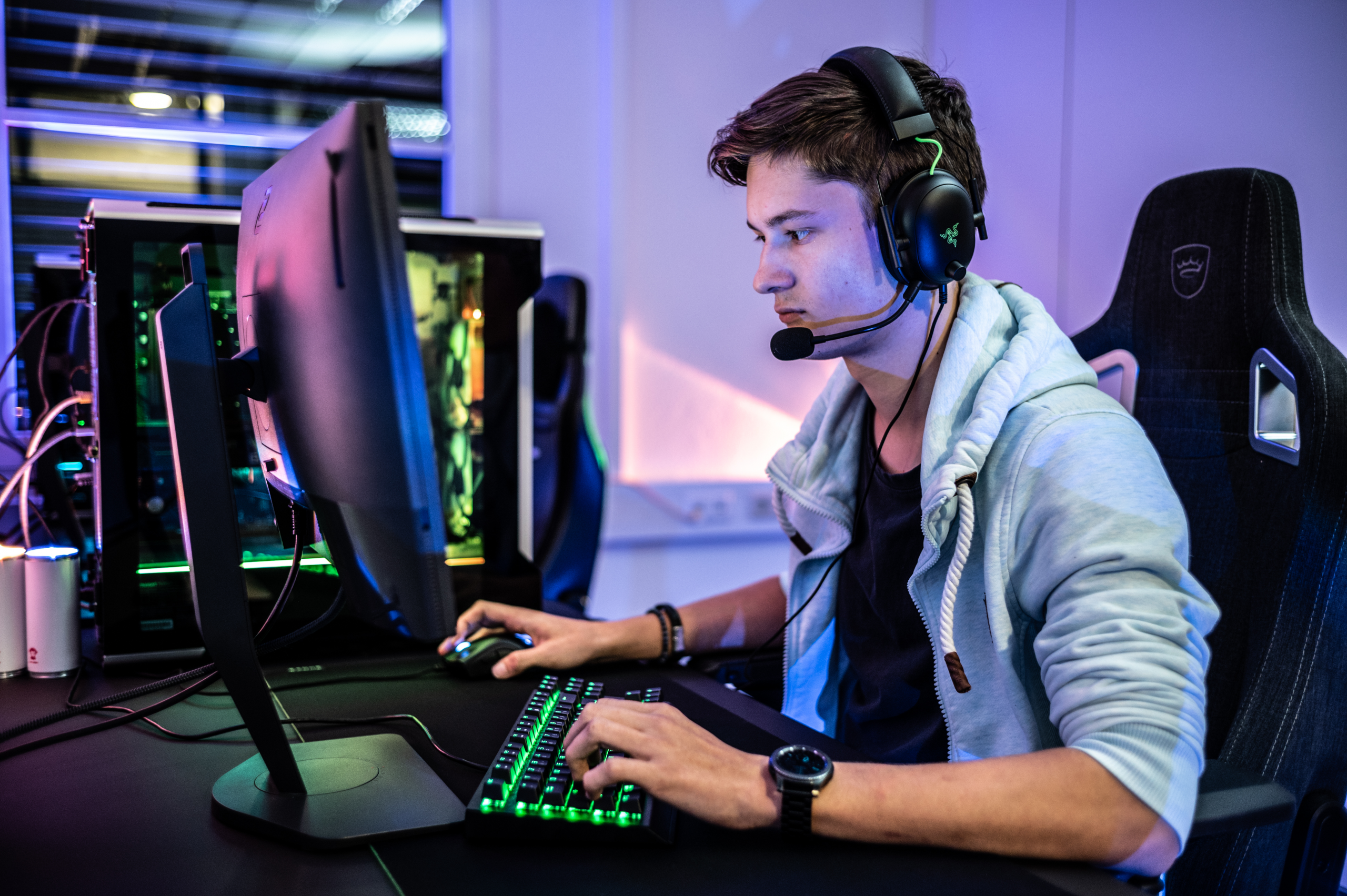 What Is There To Like About Steam Poker Games?